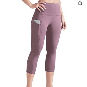 💕💕NWT All in Motion Workout Capri